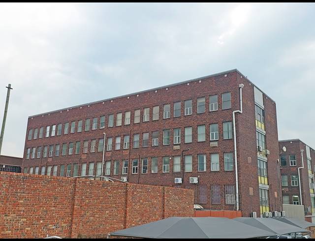 5,630M² BUILDING FOR SALE IN SYDENHAM